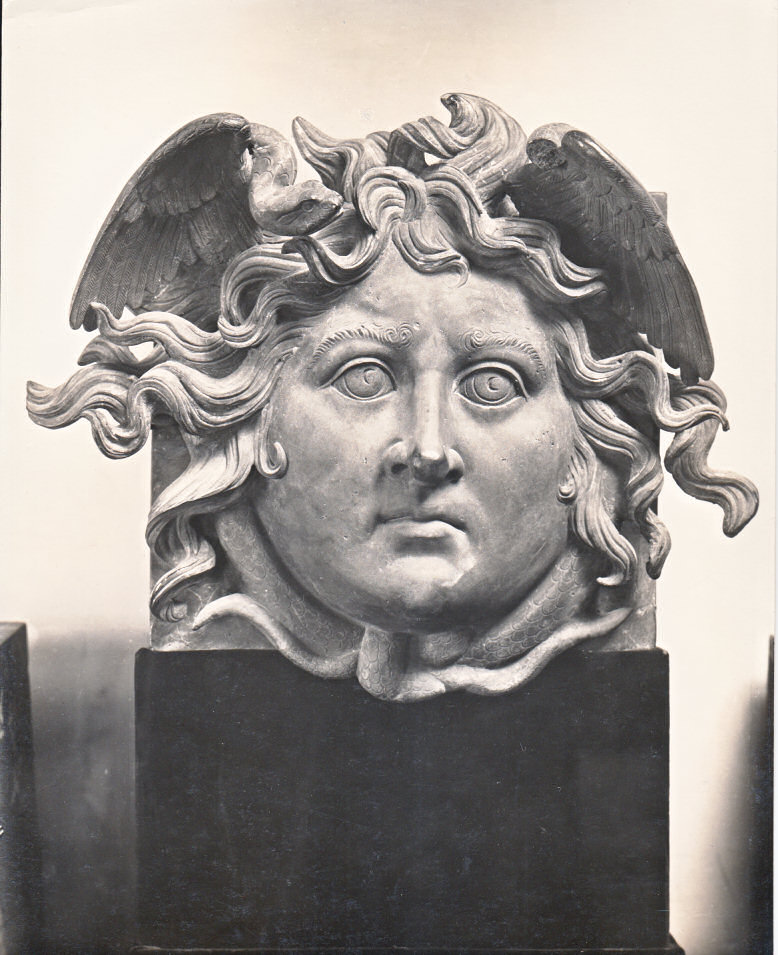Foto~Testa di Medusa-navi Lago di Nemi